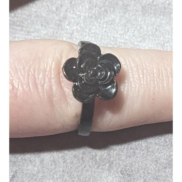 Gothic Casual Black Floral Fashion Ring Size 8 1/2 - Picture 5 of 11